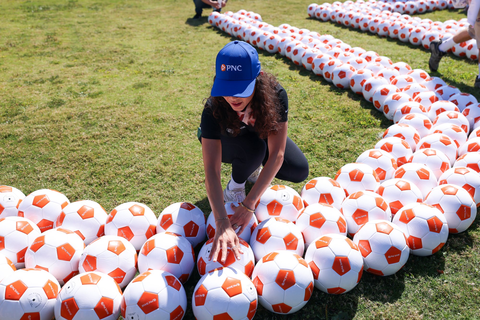 090625_PNC Bank World Record_Placing Ball PNC