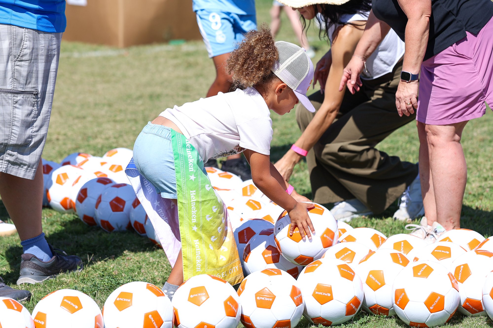 090625_PNC Bank World Record_Placing Ball1