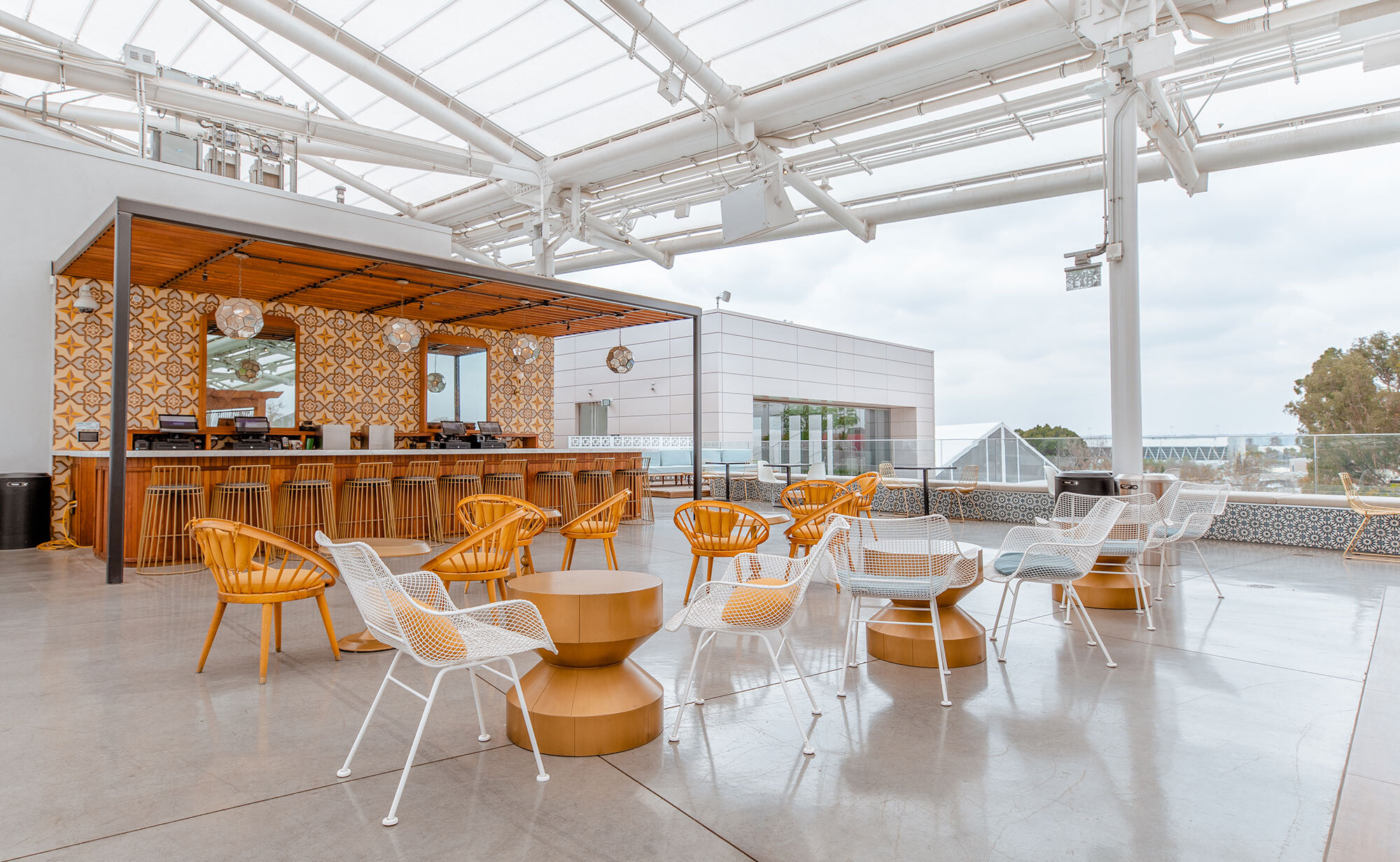 Premium Space_bmo-stadium-sunset-deck-table-interior