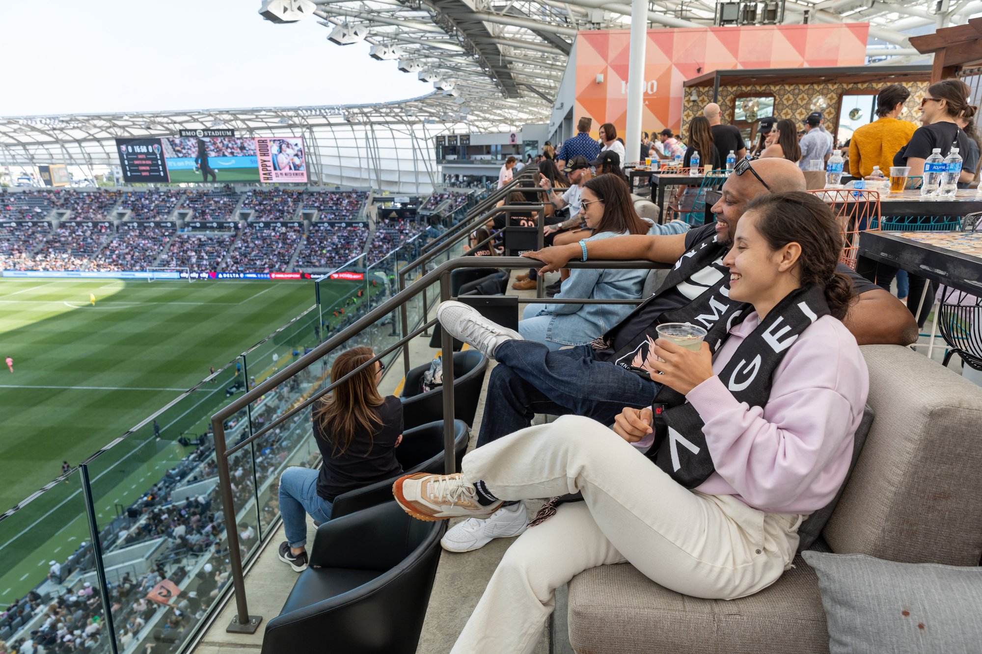 Sunset Deck Loge_Premium_Fans Sitting