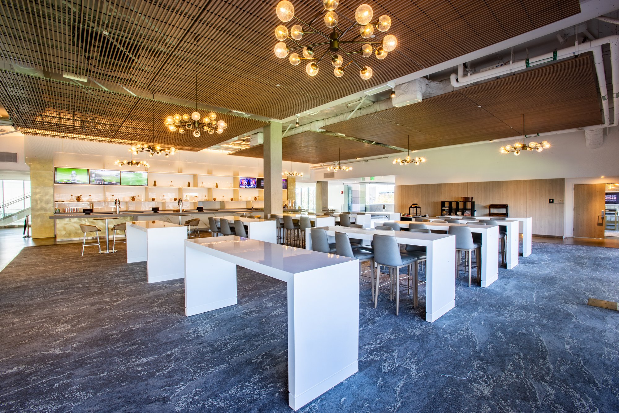 Founders Club_high tables