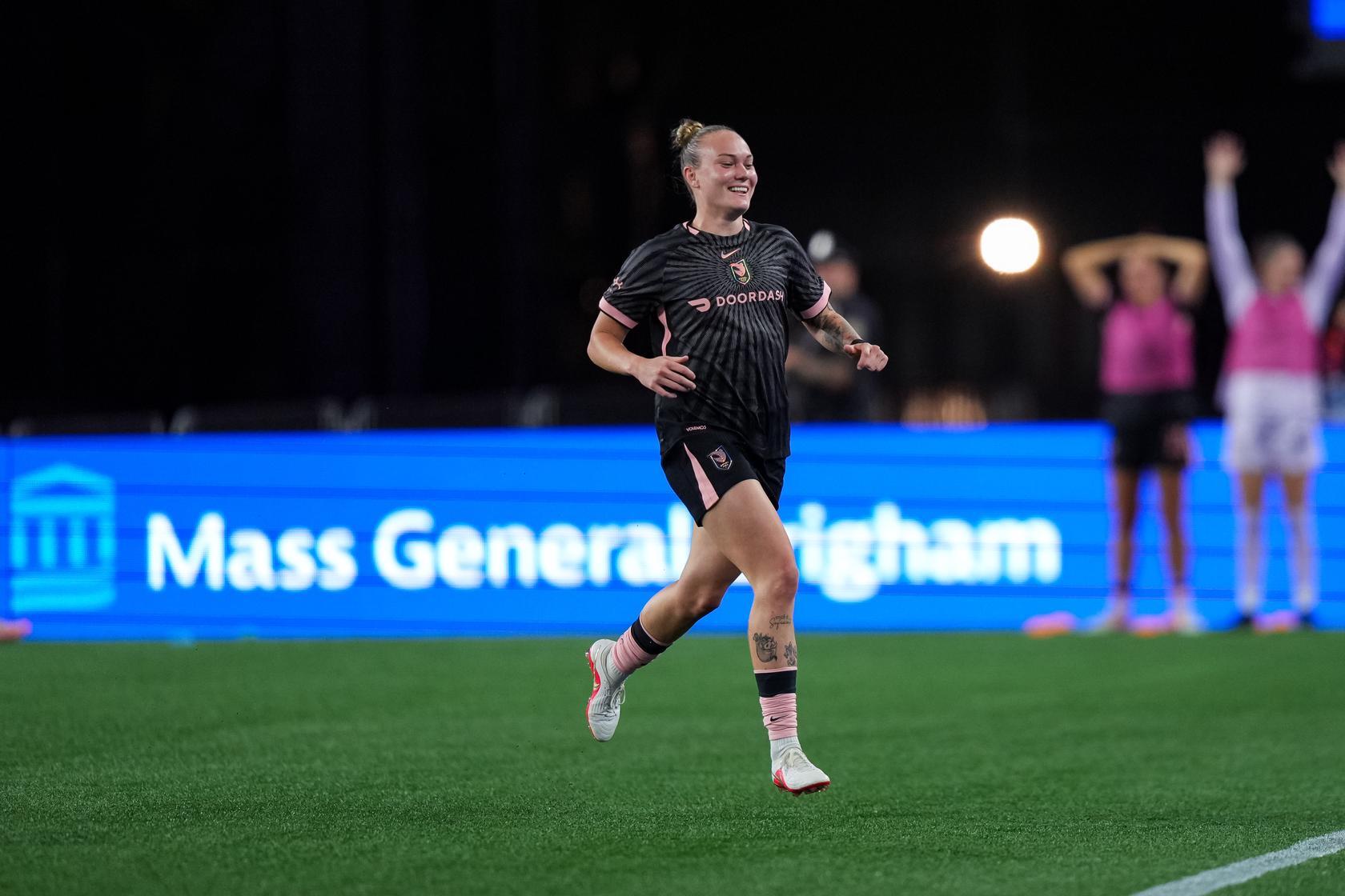 Maiara Niehues playing for Angel City FC against Boston Legacy FC at Gillette Stadium