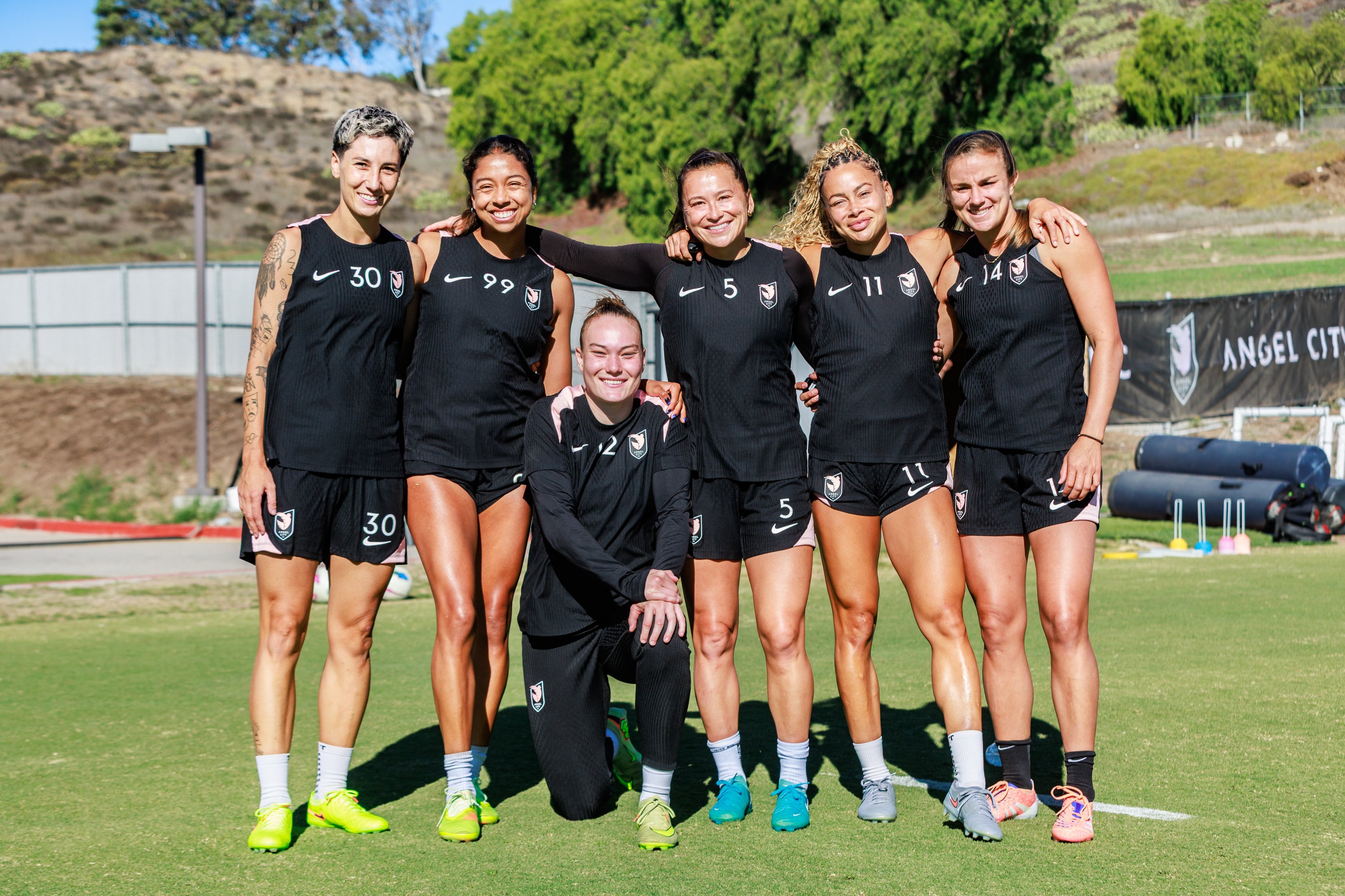 Sara Doorsoun, Madison Hammond, Maiara Niehues, Ali Riley, Sarah Gorden, and Nealy Martin at Training