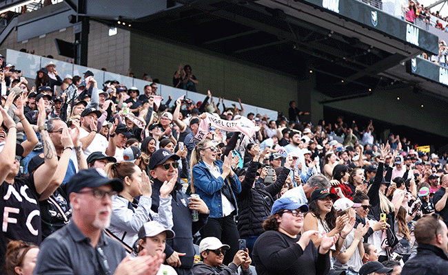 Angel City Crowd Fans_20240421_MD_vsNCC_JF_0221_650x400