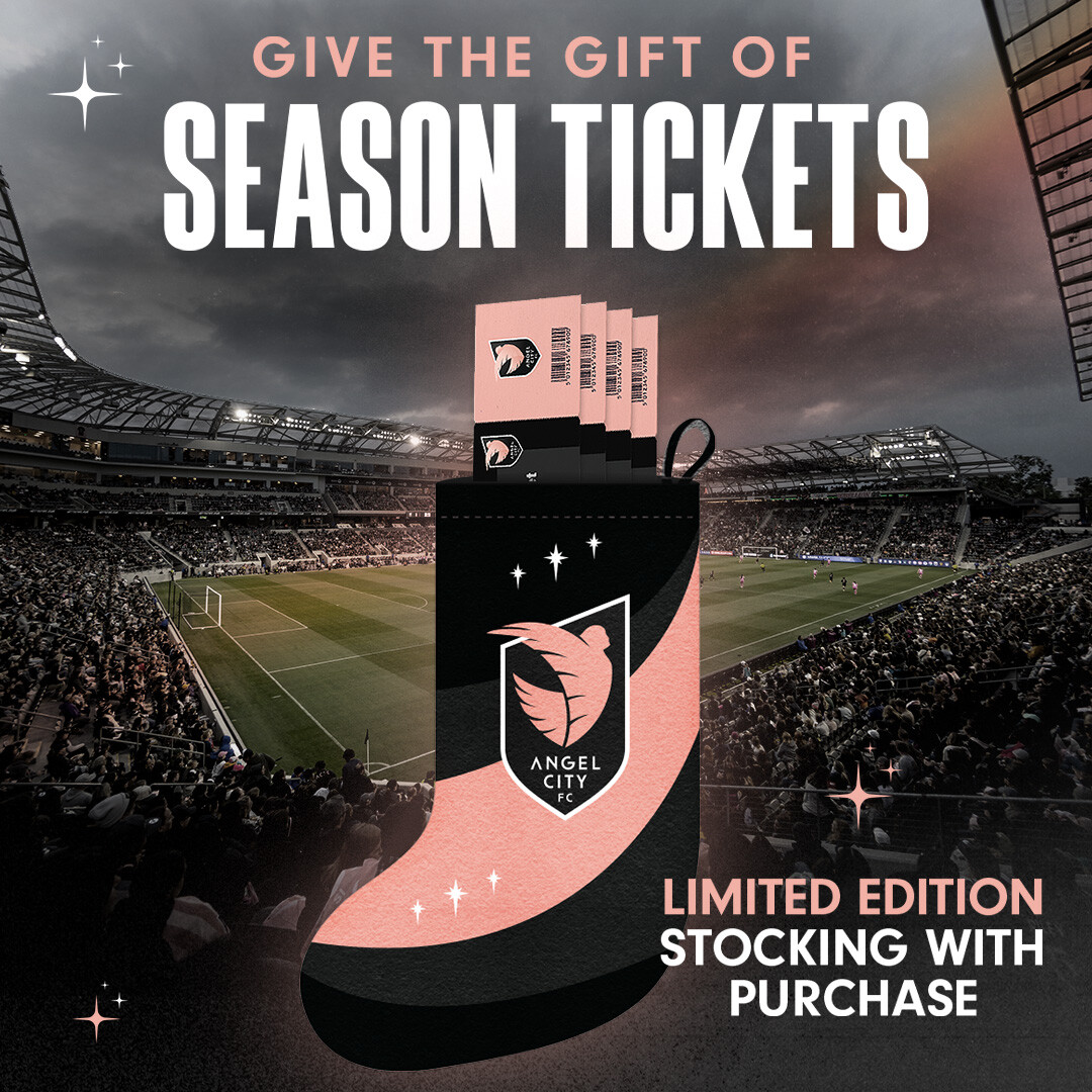 SeasonTickets-FreeGift-1x1 SeasonTickets-FreeGift-1x1